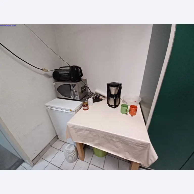 Machines of a lighting manufacturer for metalworking with accessories, continuous painting system, high-bay racking, industrial trucks, vehicles, IT and office equipment-5