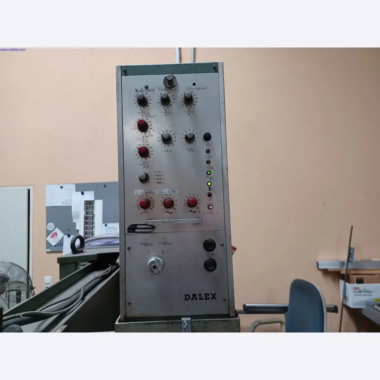 Maszyny producenta oświetlenia, w tym do obróbki metalu z akcesoriami, system ciągłego malowania, regały wysokiego składowania, wózki przemysłowe, pojazdy, sprzęt IT i biurowy-2