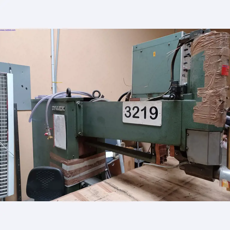 Maszyny producenta oświetlenia, w tym do obróbki metalu z akcesoriami, system ciągłego malowania, regały wysokiego składowania, wózki przemysłowe, pojazdy, sprzęt IT i biurowy-3