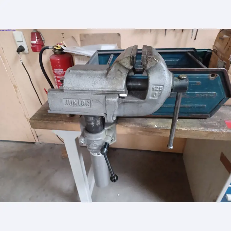 Machines of a lighting manufacturer for metalworking with accessories, continuous painting system, high-bay racking, industrial trucks, vehicles, IT and office equipment-2