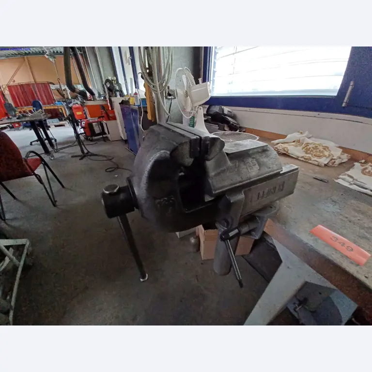 Machines of a lighting manufacturer for metalworking with accessories, continuous painting system, high-bay racking, industrial trucks, vehicles, IT and office equipment-2