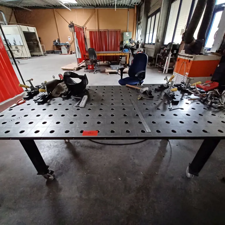Mobile welding table