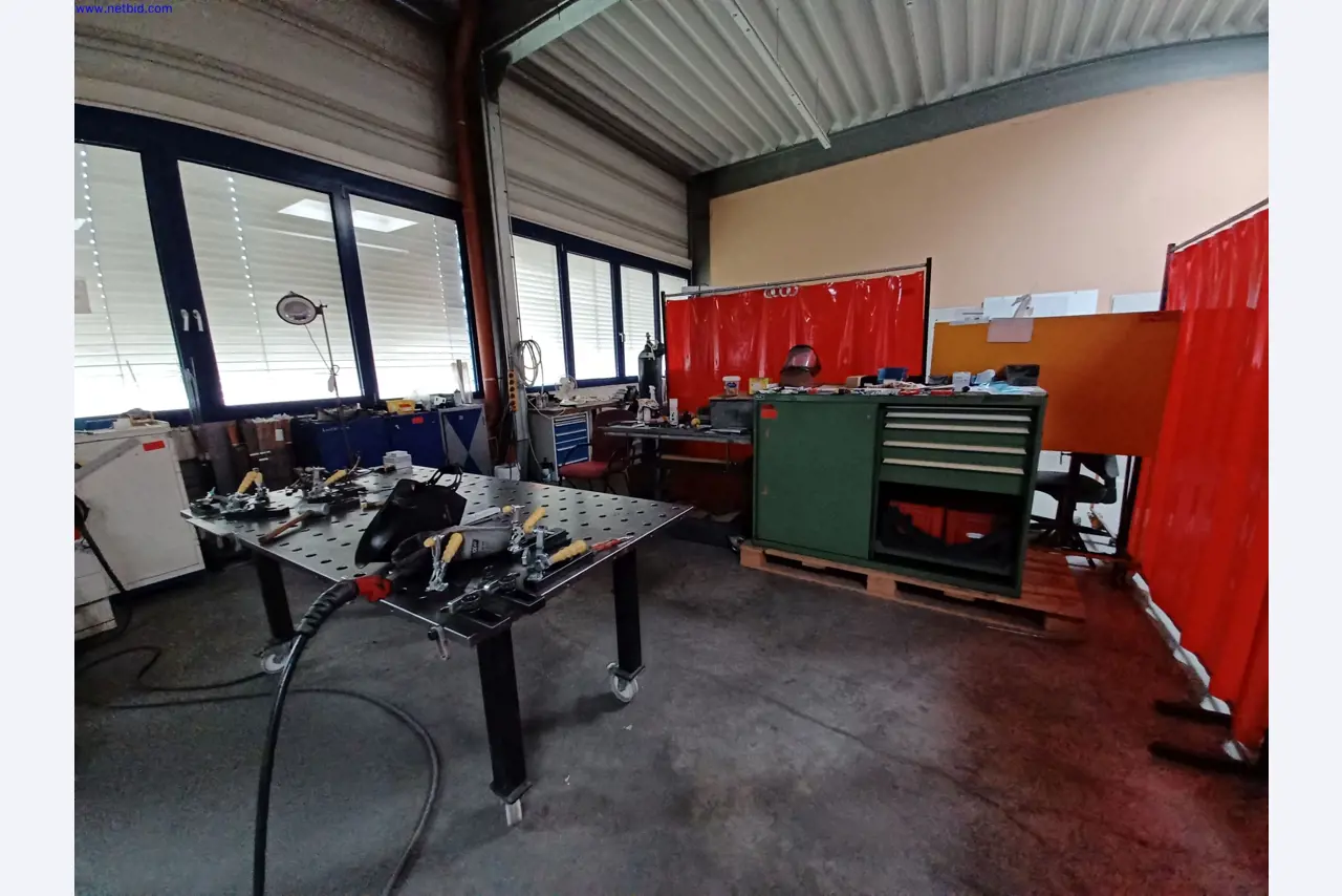 Machines of a lighting manufacturer for metalworking with accessories, continuous painting system, high-bay racking, industrial trucks, vehicles, IT and office equipment-2