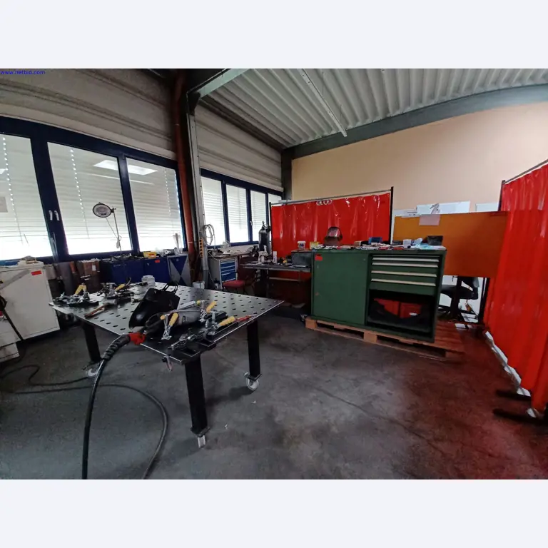 Machines of a lighting manufacturer for metalworking with accessories, continuous painting system, high-bay racking, industrial trucks, vehicles, IT and office equipment-2