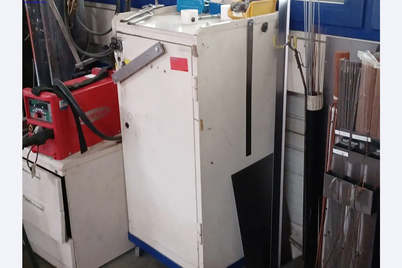 Machines of a lighting manufacturer for metalworking with accessories, continuous painting system, high-bay racking, industrial trucks, vehicles, IT and office equipment-7