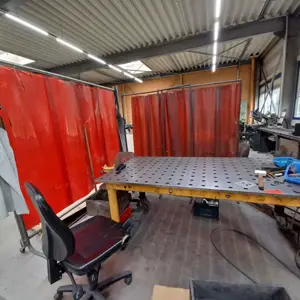 Mobile welding table