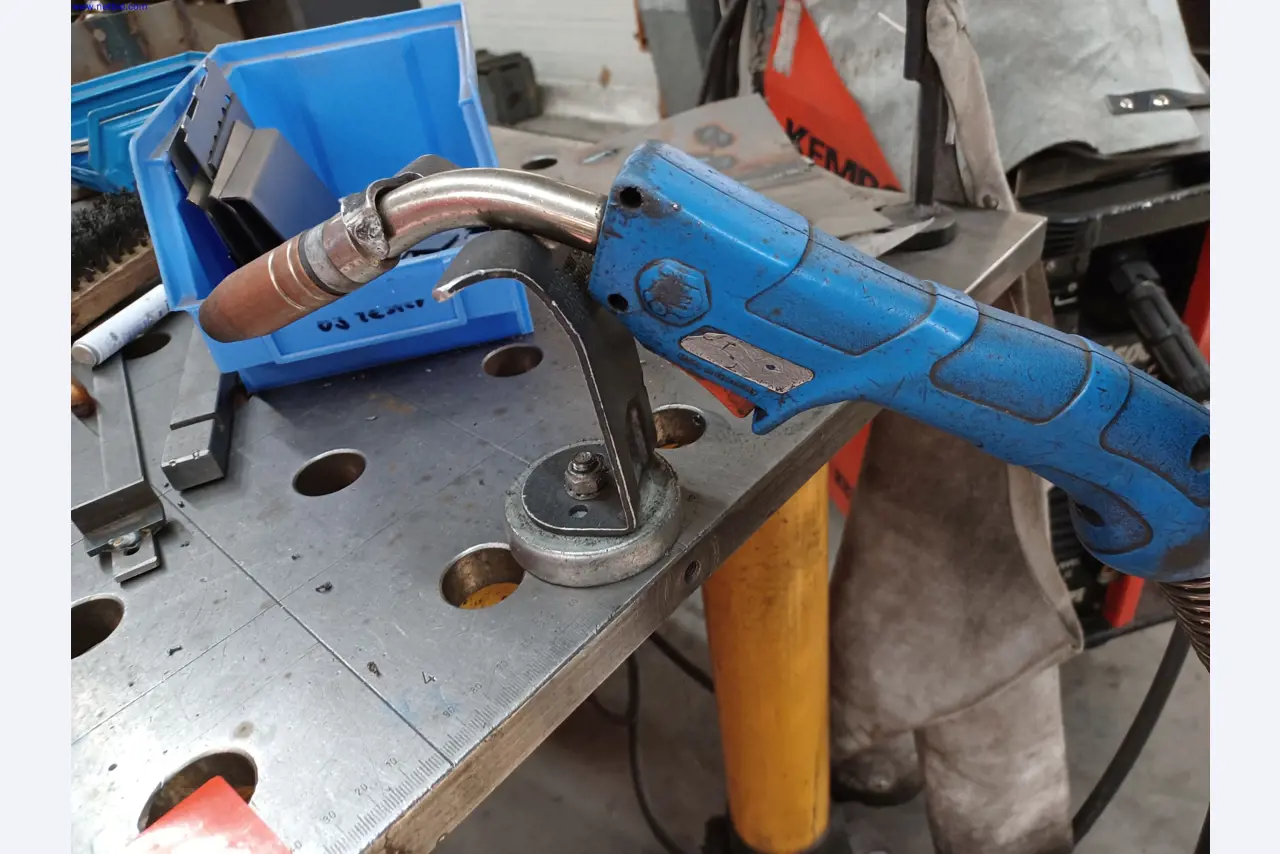 Machines of a lighting manufacturer for metalworking with accessories, continuous painting system, high-bay racking, industrial trucks, vehicles, IT and office equipment-3