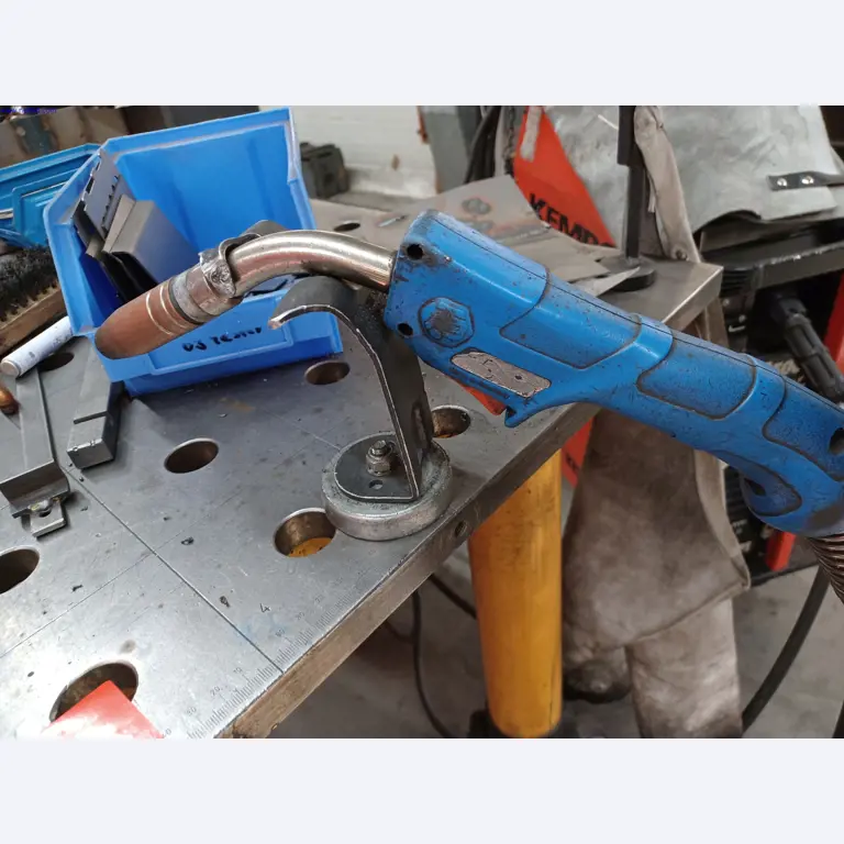 Machines of a lighting manufacturer for metalworking with accessories, continuous painting system, high-bay racking, industrial trucks, vehicles, IT and office equipment-3