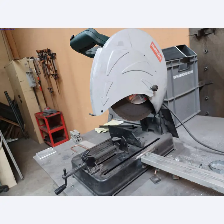 Machines of a lighting manufacturer for metalworking with accessories, continuous painting system, high-bay racking, industrial trucks, vehicles, IT and office equipment-2