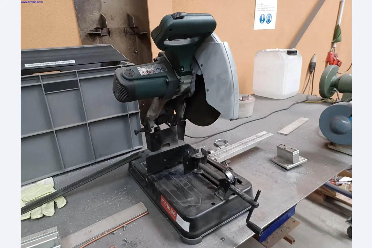 Machines of a lighting manufacturer for metalworking with accessories, continuous painting system, high-bay racking, industrial trucks, vehicles, IT and office equipment-4