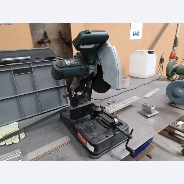 Machines of a lighting manufacturer for metalworking with accessories, continuous painting system, high-bay racking, industrial trucks, vehicles, IT and office equipment-4