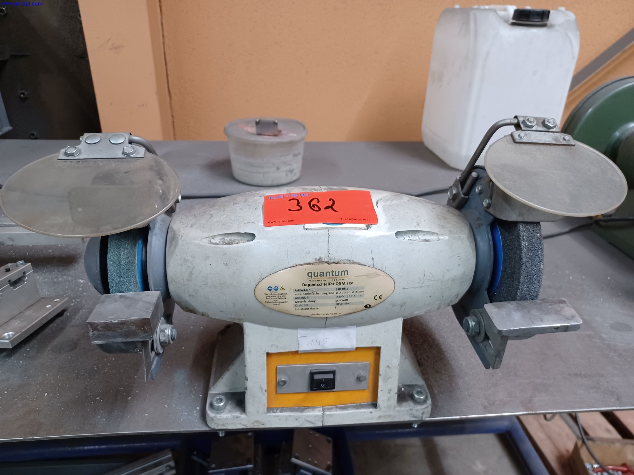 Máquinas de um fabricante de iluminação, incluindo para metalurgia com acessórios, sistema de pintura contínua, estantes de prateleiras altas, camiões industriais, veículos, equipamento informático e de escritório-5