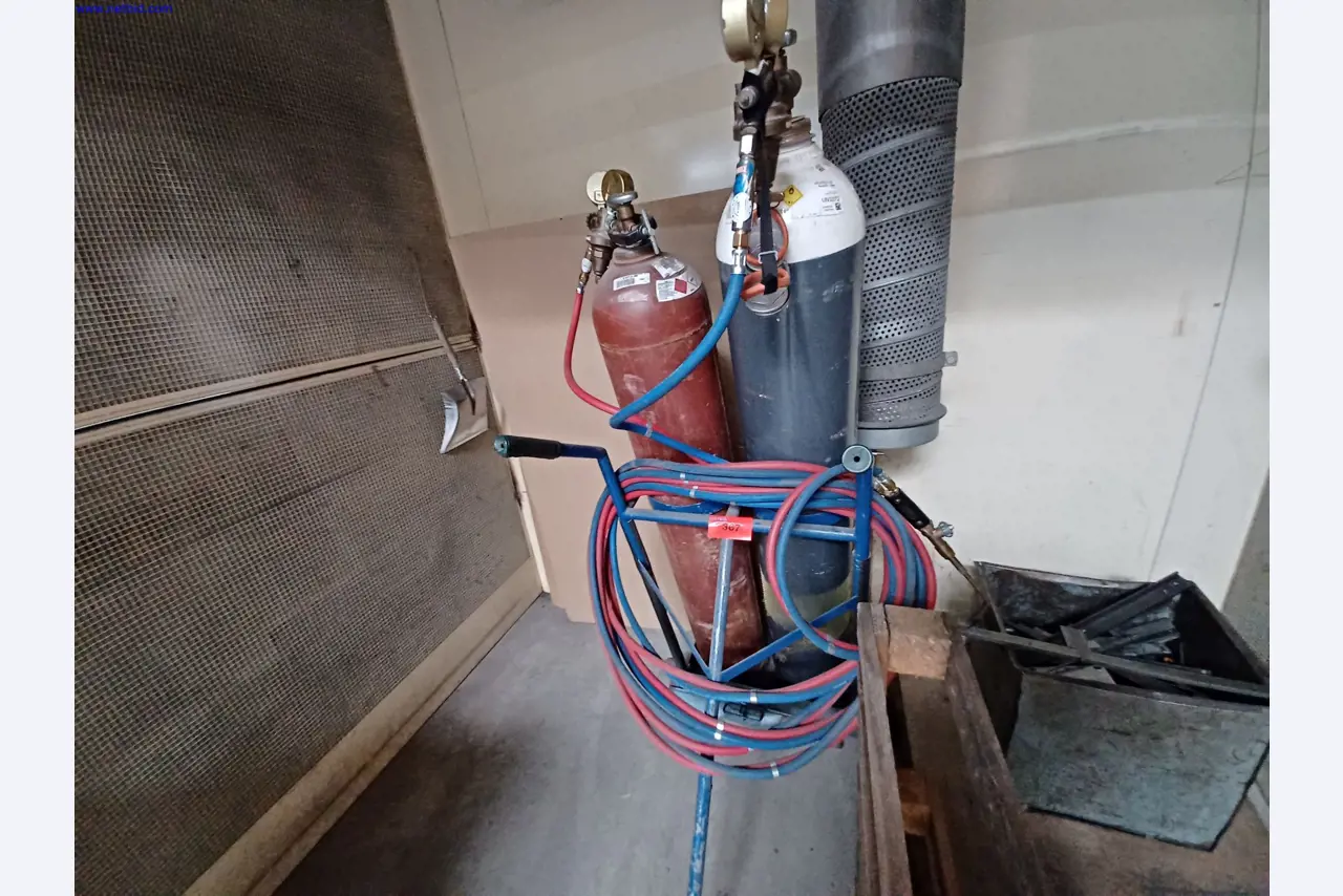 Machines of a lighting manufacturer for metalworking with accessories, continuous painting system, high-bay racking, industrial trucks, vehicles, IT and office equipment-1