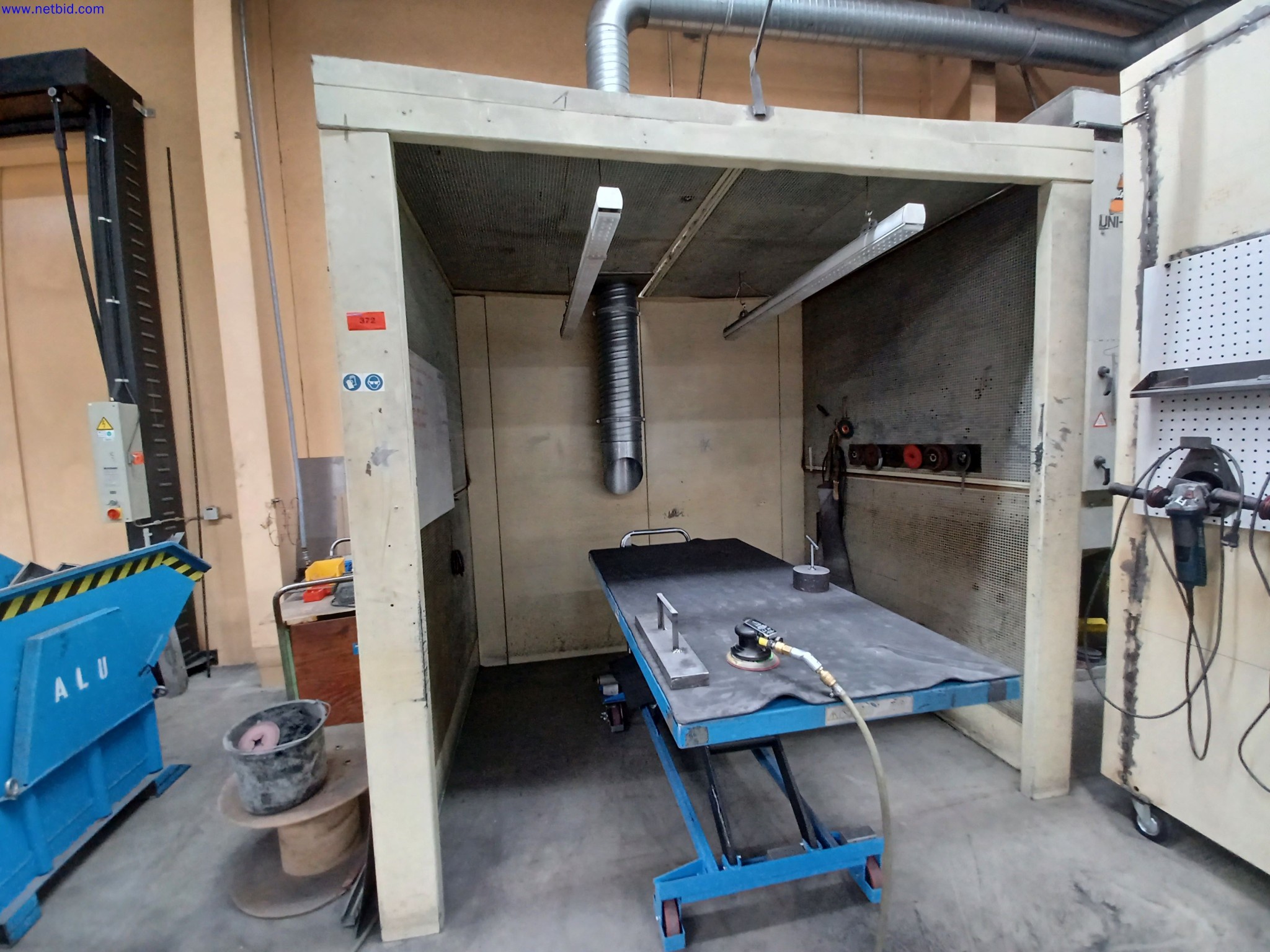 Machines of a lighting manufacturer for metalworking with accessories, continuous painting system, high-bay racking, industrial trucks, vehicles, IT and office equipment-1