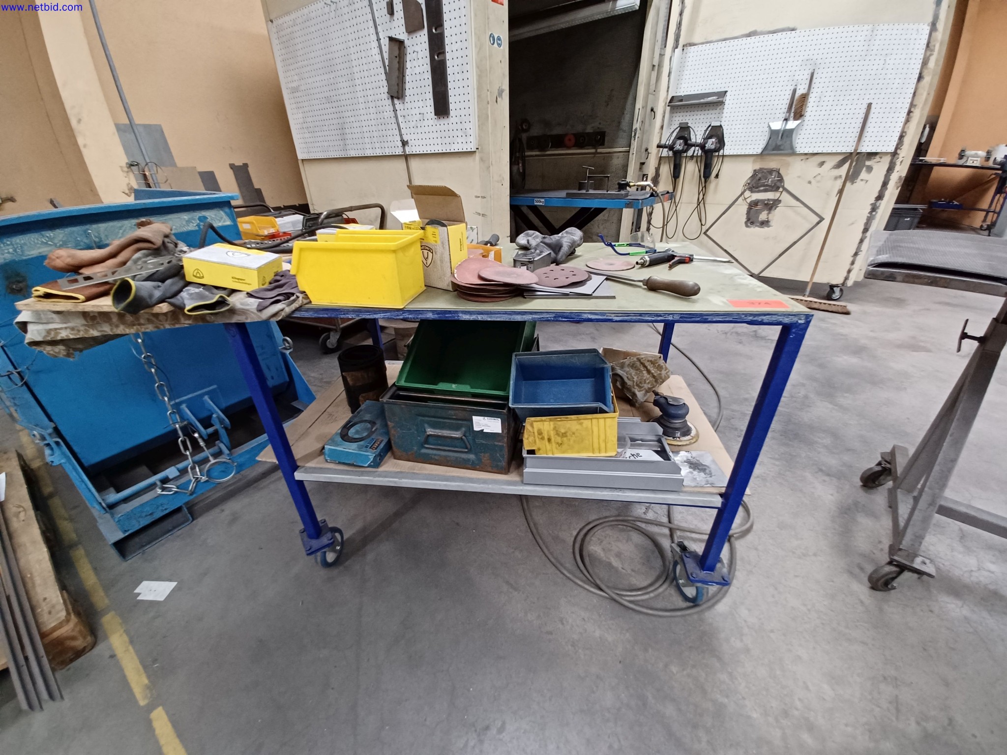 Machines of a lighting manufacturer for metalworking with accessories, continuous painting system, high-bay racking, industrial trucks, vehicles, IT and office equipment-1