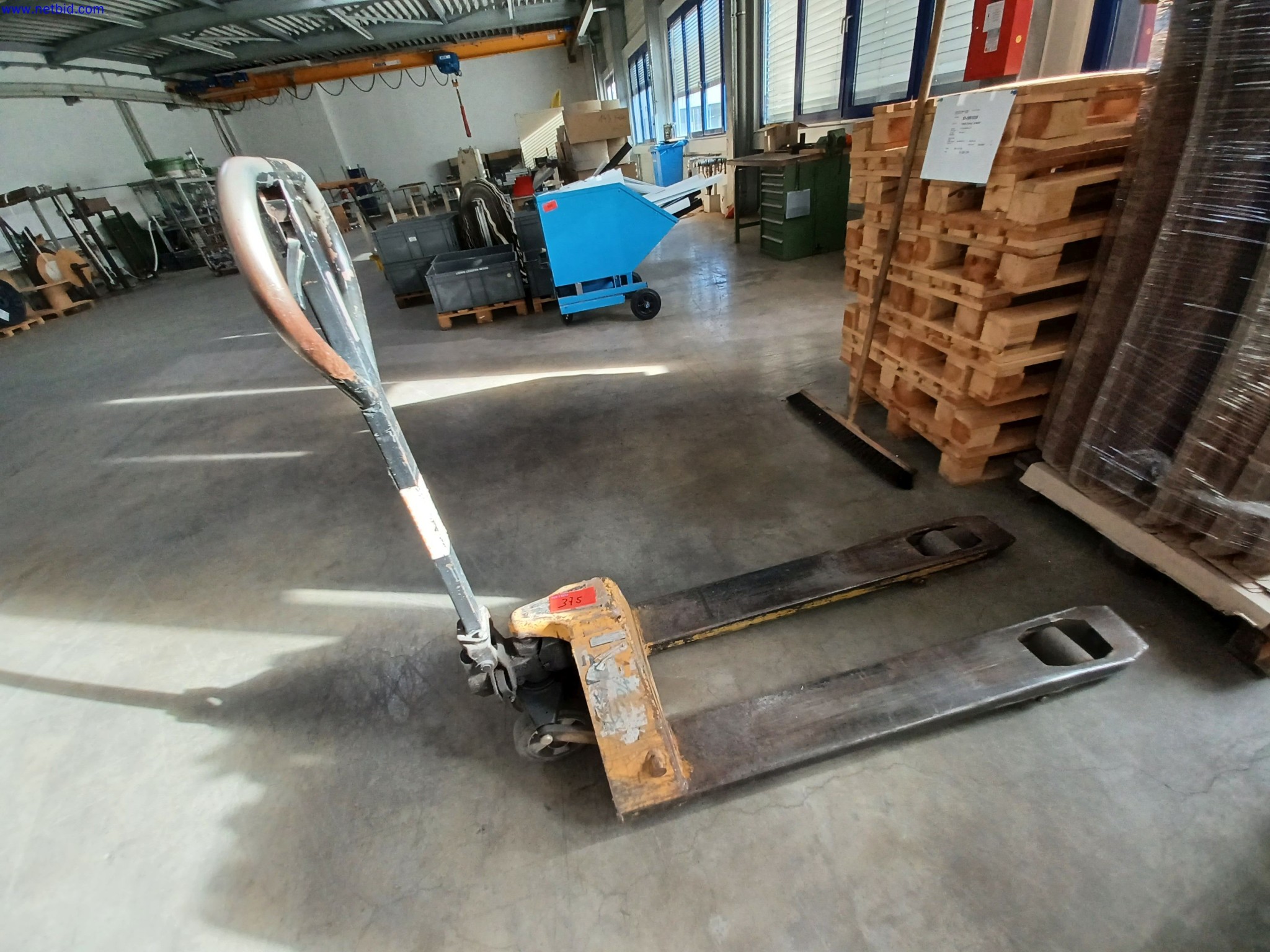 Machines of a lighting manufacturer for metalworking with accessories, continuous painting system, high-bay racking, industrial trucks, vehicles, IT and office equipment-1