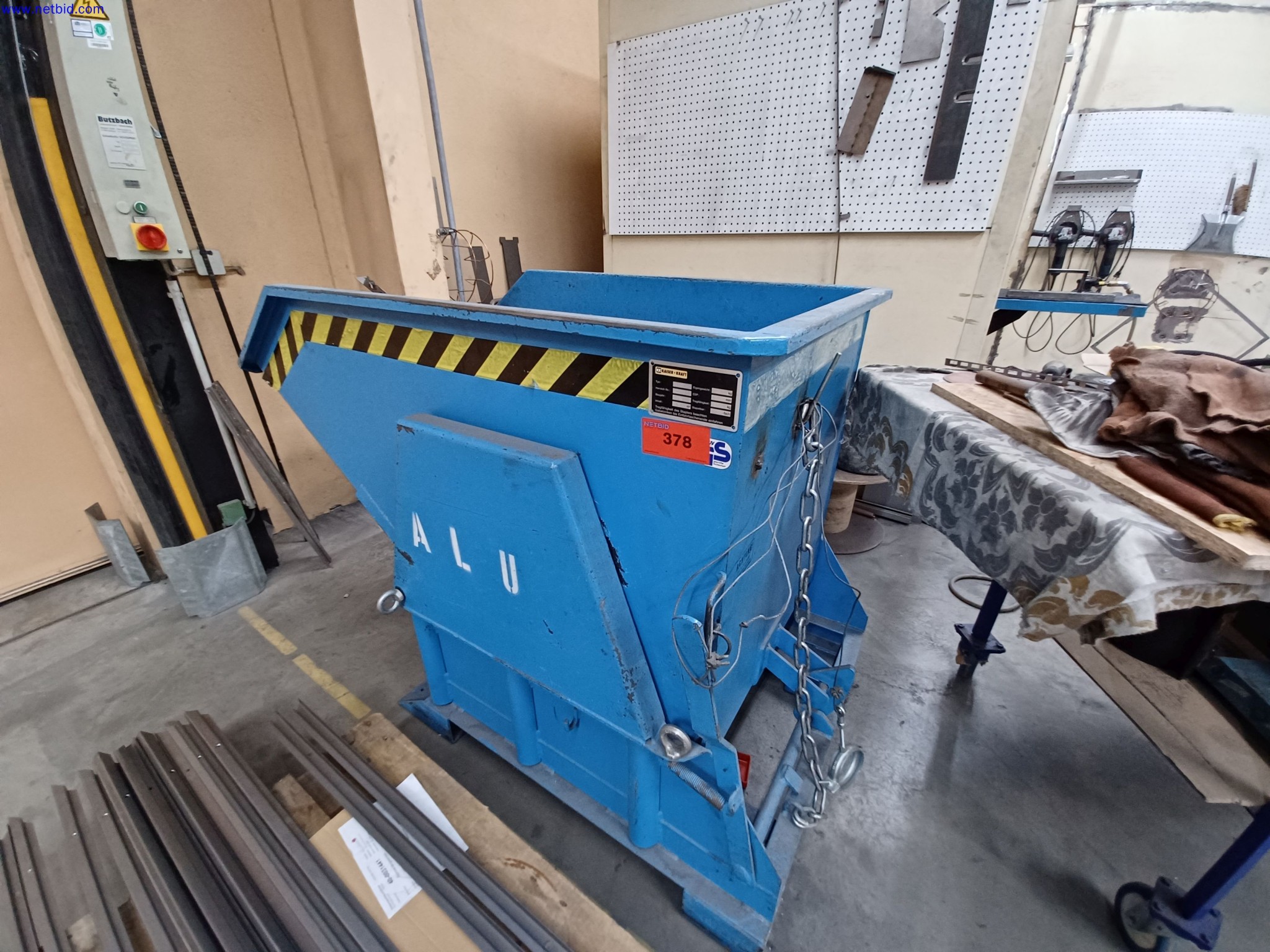 Machines of a lighting manufacturer for metalworking with accessories, continuous painting system, high-bay racking, industrial trucks, vehicles, IT and office equipment-1