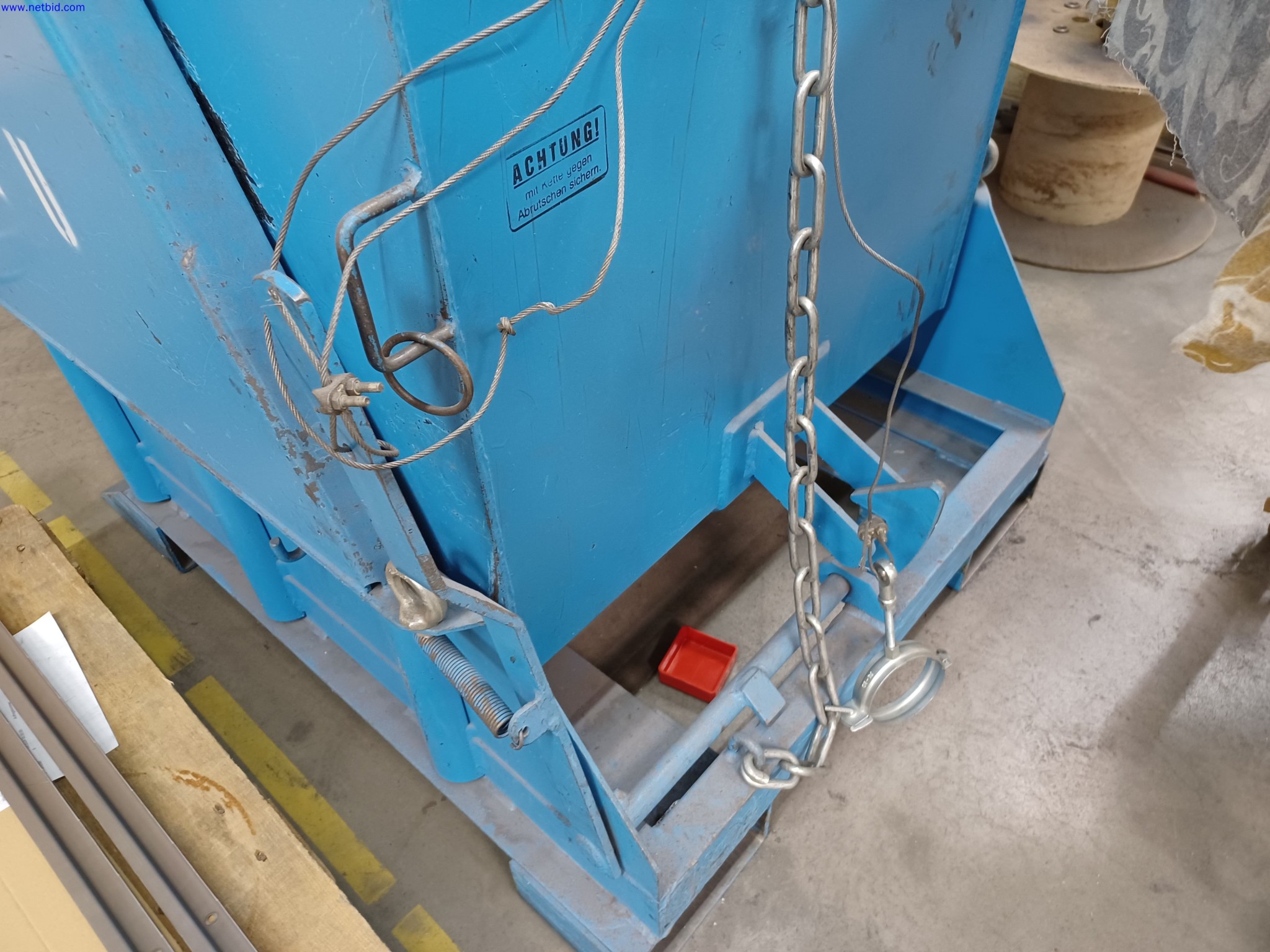 Machines of a lighting manufacturer for metalworking with accessories, continuous painting system, high-bay racking, industrial trucks, vehicles, IT and office equipment-3