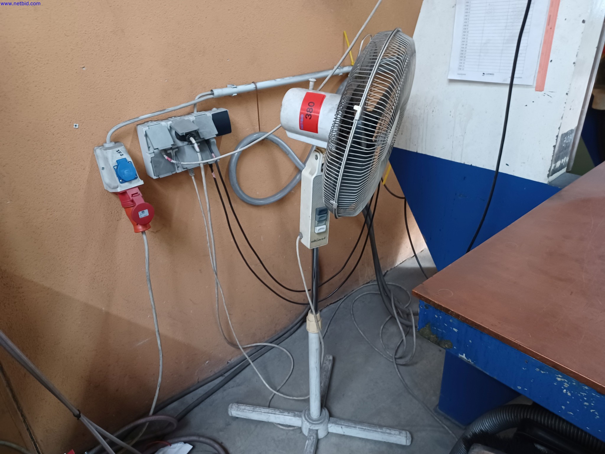 Machines of a lighting manufacturer for metalworking with accessories, continuous painting system, high-bay racking, industrial trucks, vehicles, IT and office equipment-1