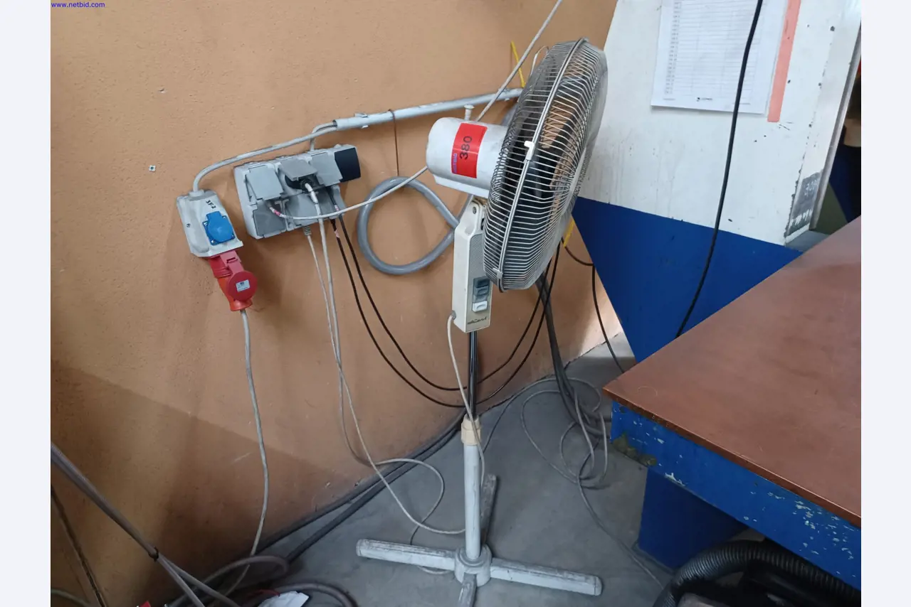 Machines of a lighting manufacturer for metalworking with accessories, continuous painting system, high-bay racking, industrial trucks, vehicles, IT and office equipment-1