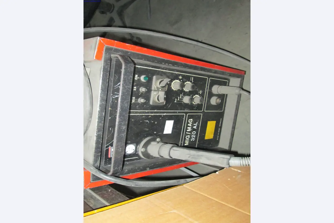 Maschinen eines Leuchtenherstellers u.a. zur Metallbearbeitung mit Zubehör, Durchlauflackier-anlage, Hochregal, Flurförderfahrzeuge, Fahrzeuge, IT- und Büroeinrichtung-2