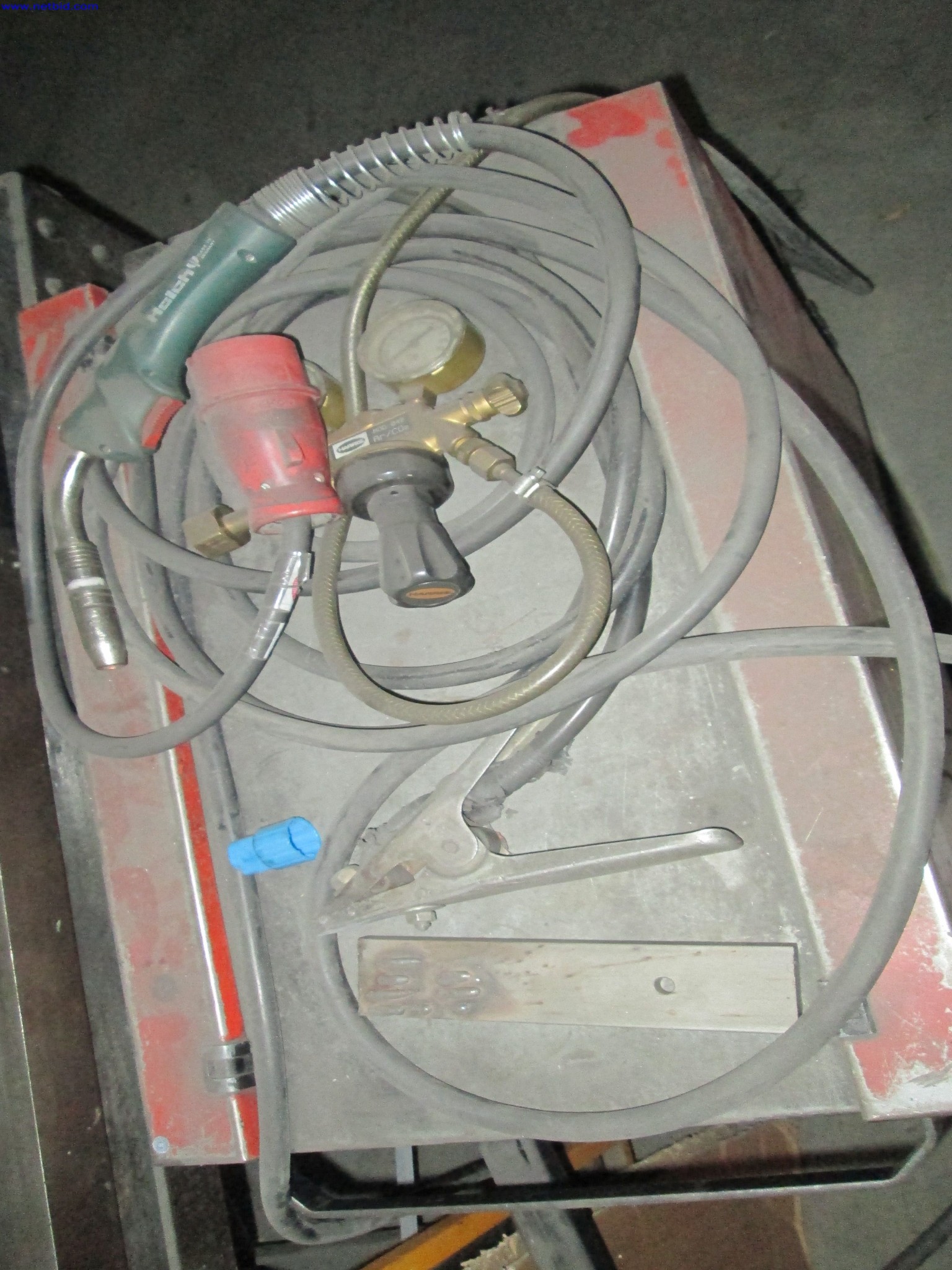 Maschinen eines Leuchtenherstellers u.a. zur Metallbearbeitung mit Zubehör, Durchlauflackier-anlage, Hochregal, Flurförderfahrzeuge, Fahrzeuge, IT- und Büroeinrichtung-3