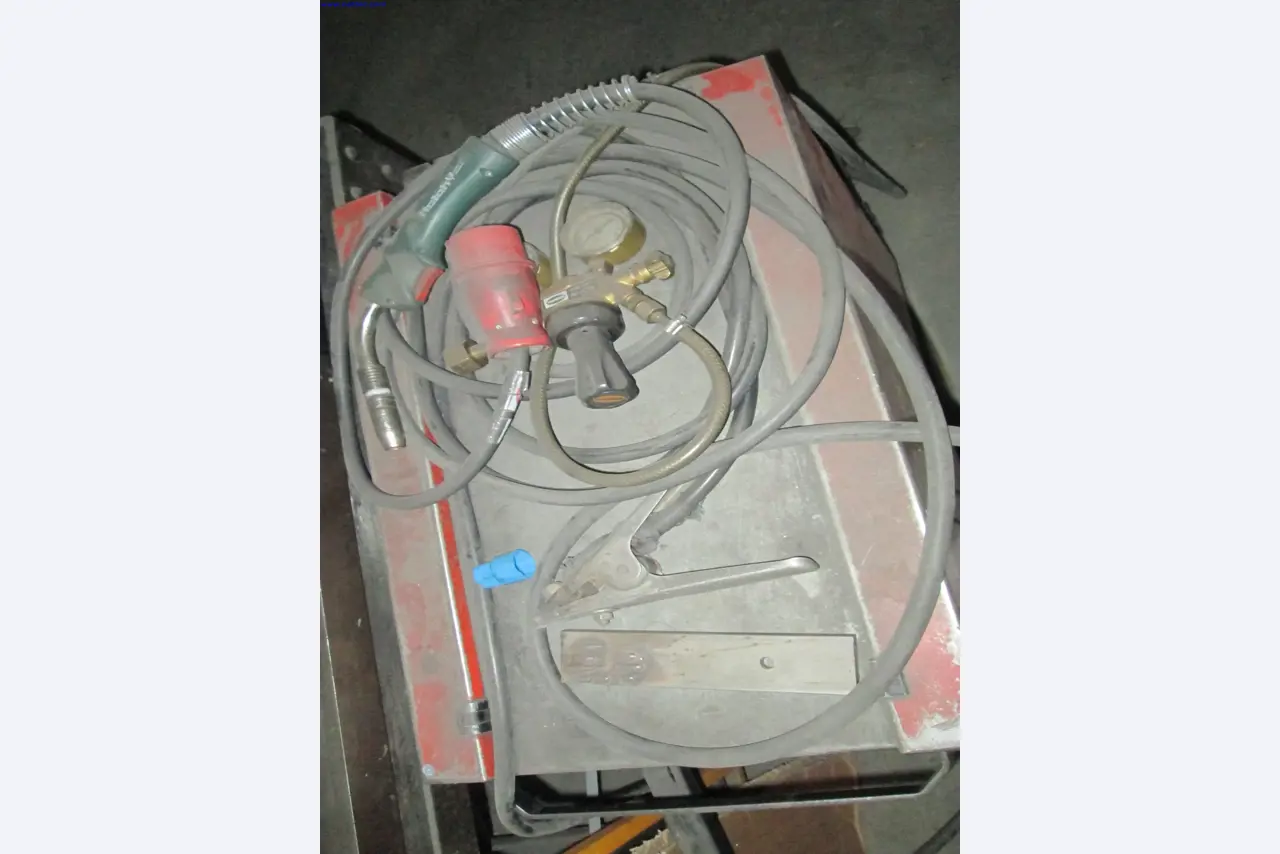 Maschinen eines Leuchtenherstellers u.a. zur Metallbearbeitung mit Zubehör, Durchlauflackier-anlage, Hochregal, Flurförderfahrzeuge, Fahrzeuge, IT- und Büroeinrichtung-3