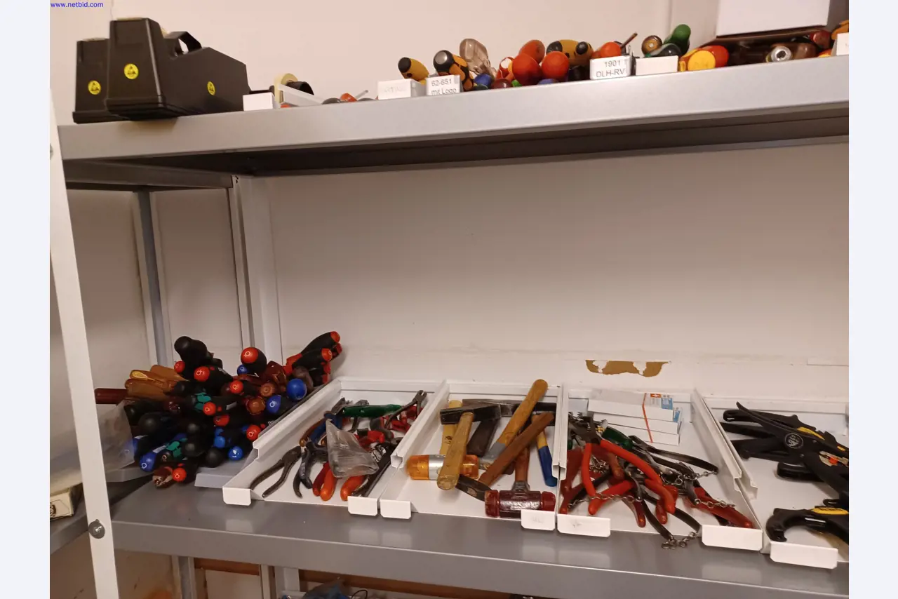 Machines of a lighting manufacturer for metalworking with accessories, continuous painting system, high-bay racking, industrial trucks, vehicles, IT and office equipment-13