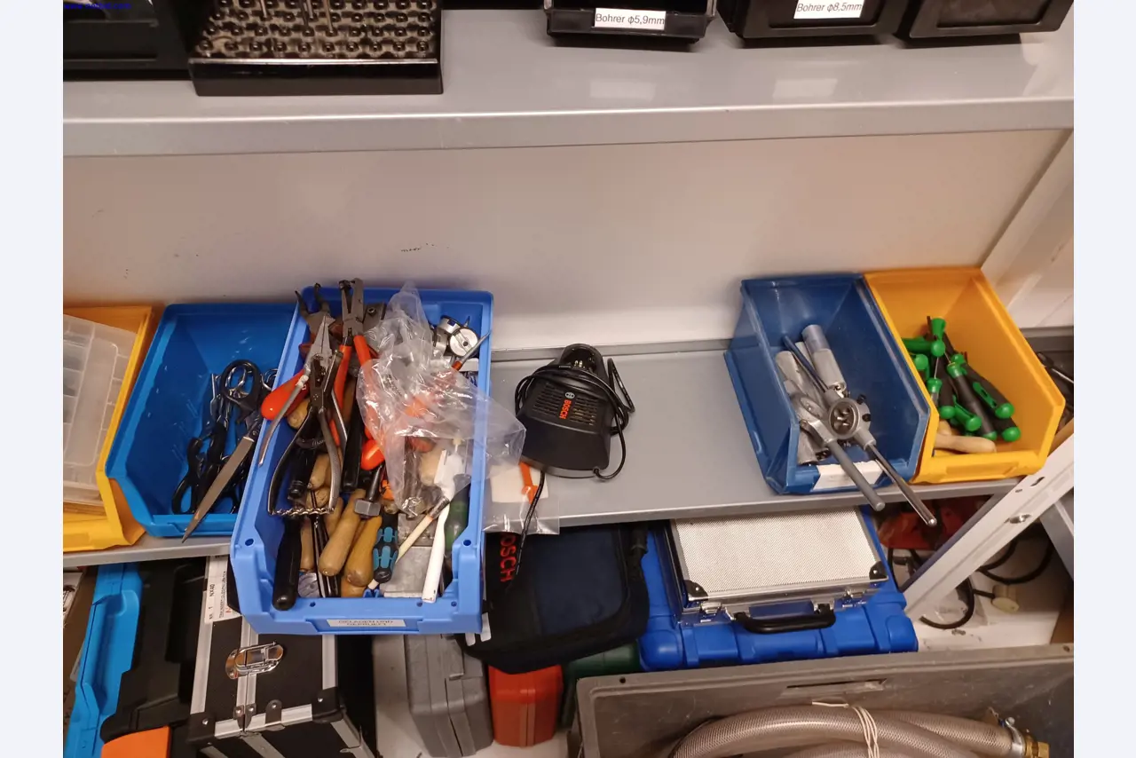 Machines of a lighting manufacturer for metalworking with accessories, continuous painting system, high-bay racking, industrial trucks, vehicles, IT and office equipment-14