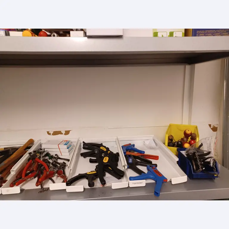 Machines of a lighting manufacturer for metalworking with accessories, continuous painting system, high-bay racking, industrial trucks, vehicles, IT and office equipment-2