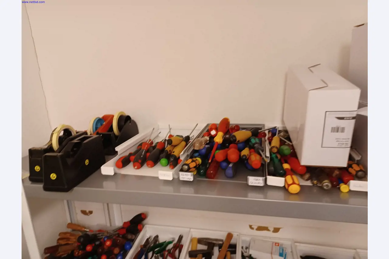 Machines of a lighting manufacturer for metalworking with accessories, continuous painting system, high-bay racking, industrial trucks, vehicles, IT and office equipment-3