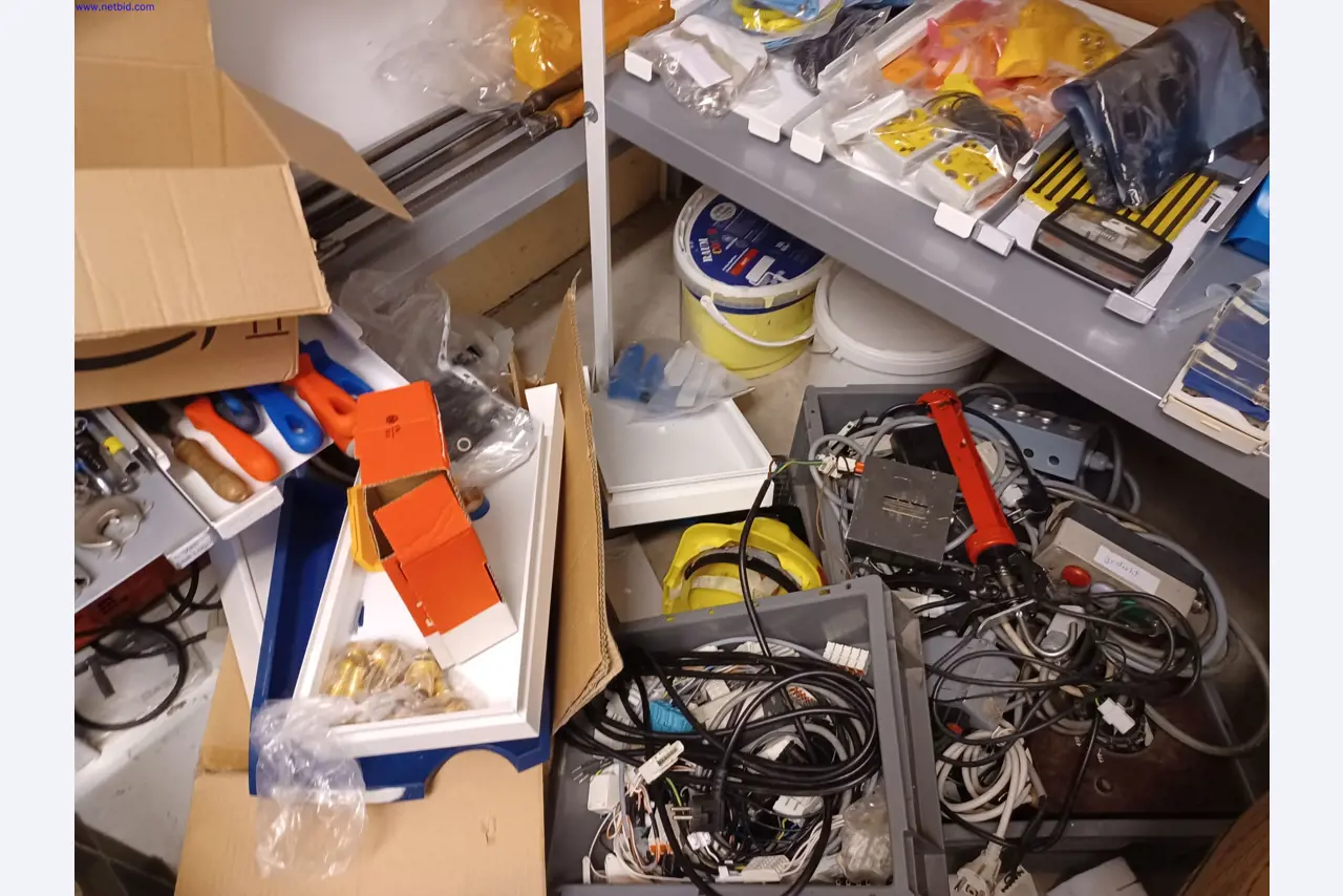 Machines of a lighting manufacturer for metalworking with accessories, continuous painting system, high-bay racking, industrial trucks, vehicles, IT and office equipment-9