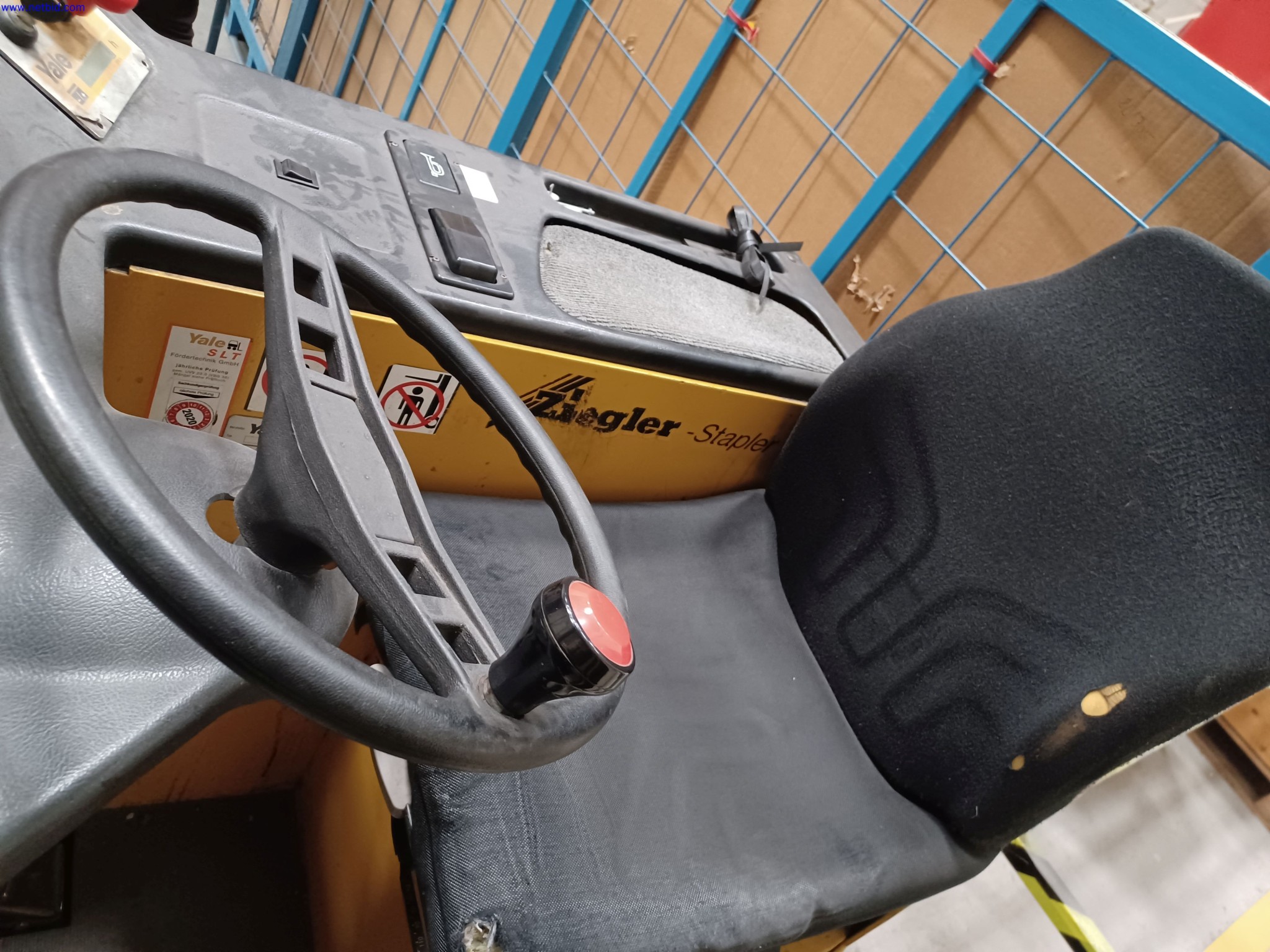 Maschinen eines Leuchtenherstellers u.a. zur Metallbearbeitung mit Zubehör, Durchlauflackier-anlage, Hochregal, Flurförderfahrzeuge, Fahrzeuge, IT- und Büroeinrichtung-3