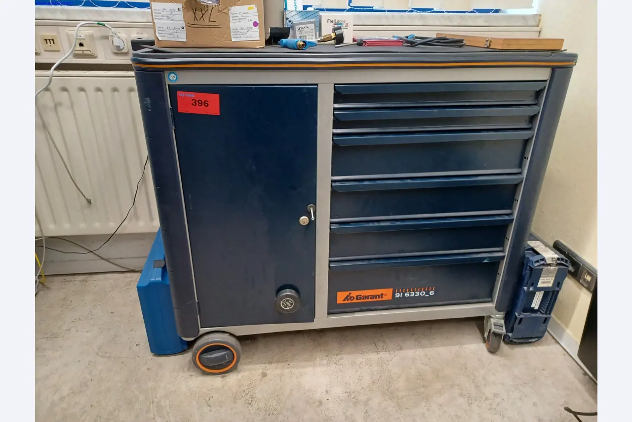 Machines of a lighting manufacturer for metalworking with accessories, continuous painting system, high-bay racking, industrial trucks, vehicles, IT and office equipment-1