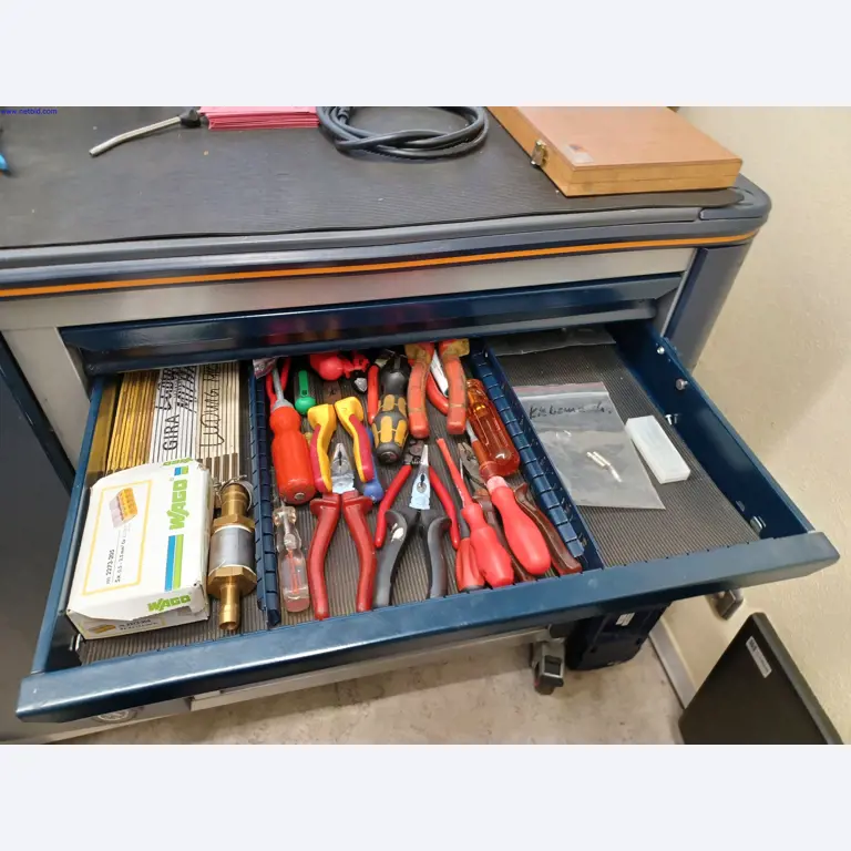 Machines of a lighting manufacturer for metalworking with accessories, continuous painting system, high-bay racking, industrial trucks, vehicles, IT and office equipment-3