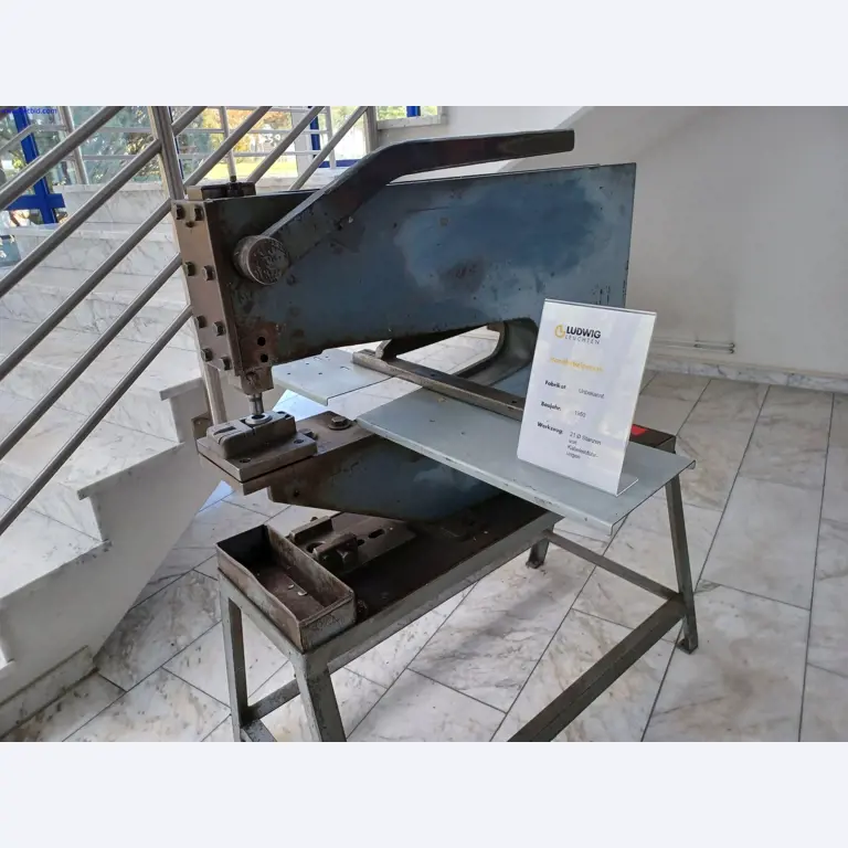 Machines of a lighting manufacturer for metalworking with accessories, continuous painting system, high-bay racking, industrial trucks, vehicles, IT and office equipment-2