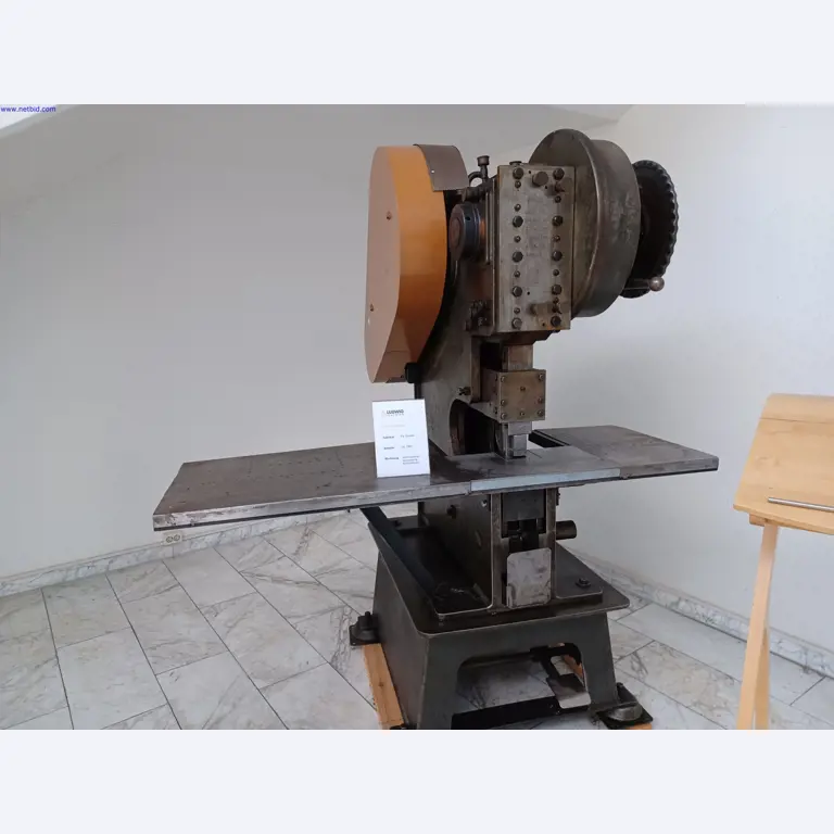 Machines of a lighting manufacturer for metalworking with accessories, continuous painting system, high-bay racking, industrial trucks, vehicles, IT and office equipment-3