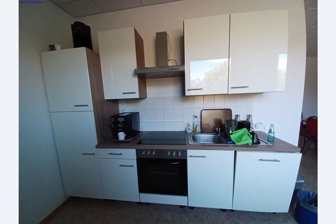 Machines of a lighting manufacturer for metalworking with accessories, continuous painting system, high-bay racking, industrial trucks, vehicles, IT and office equipment-1