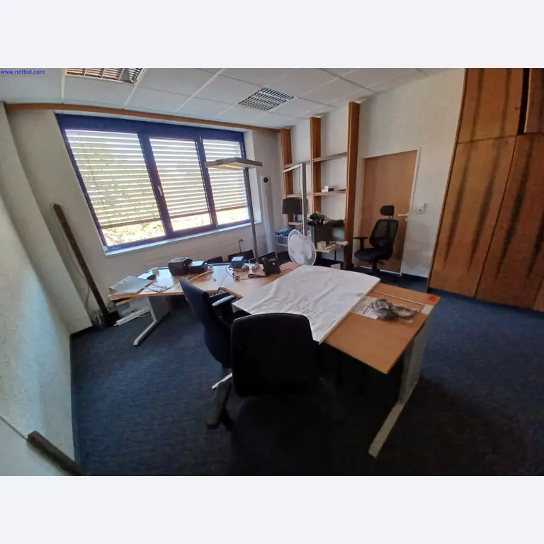 Machines of a lighting manufacturer for metalworking with accessories, continuous painting system, high-bay racking, industrial trucks, vehicles, IT and office equipment-11