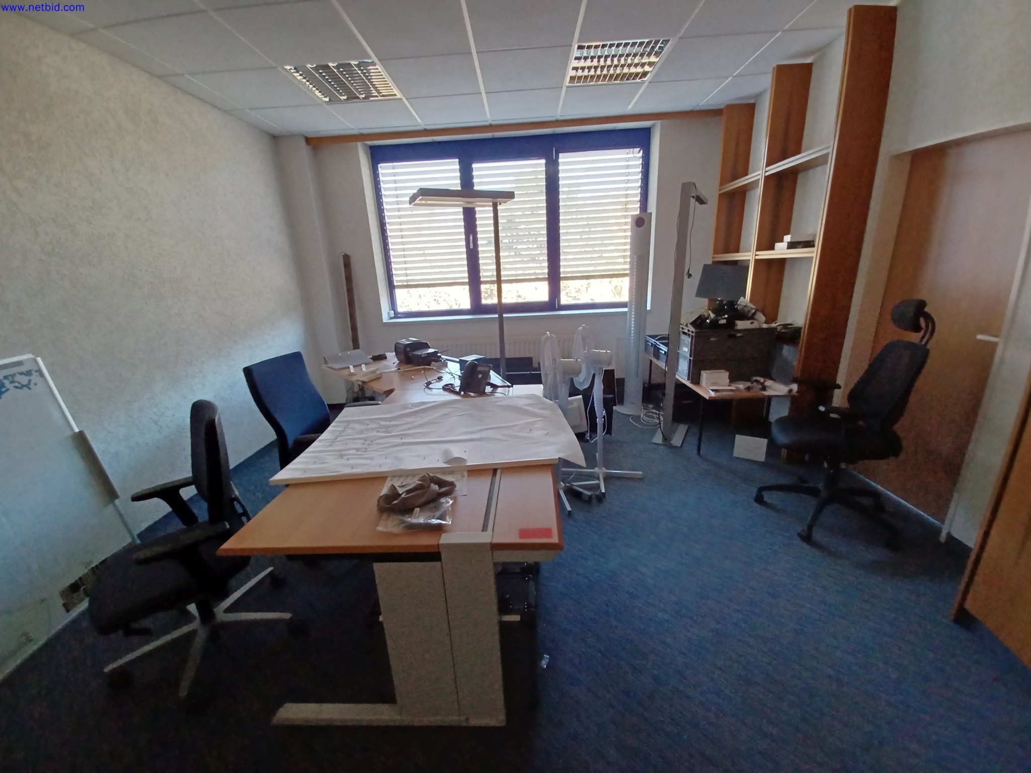 Machines of a lighting manufacturer for metalworking with accessories, continuous painting system, high-bay racking, industrial trucks, vehicles, IT and office equipment-1