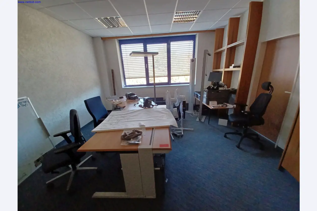 Machines of a lighting manufacturer for metalworking with accessories, continuous painting system, high-bay racking, industrial trucks, vehicles, IT and office equipment-1