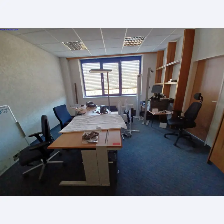 Machines of a lighting manufacturer for metalworking with accessories, continuous painting system, high-bay racking, industrial trucks, vehicles, IT and office equipment-1