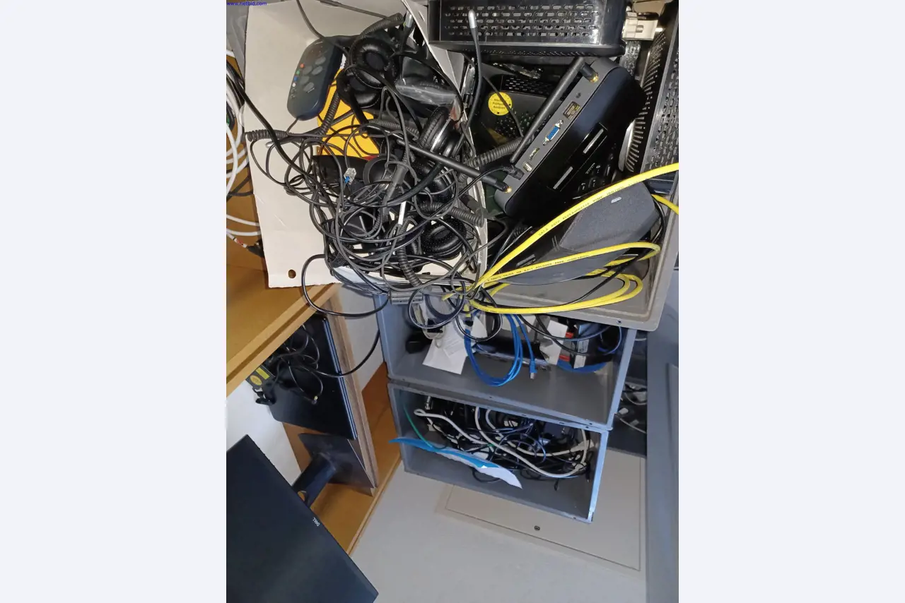 Machines of a lighting manufacturer for metalworking with accessories, continuous painting system, high-bay racking, industrial trucks, vehicles, IT and office equipment-4