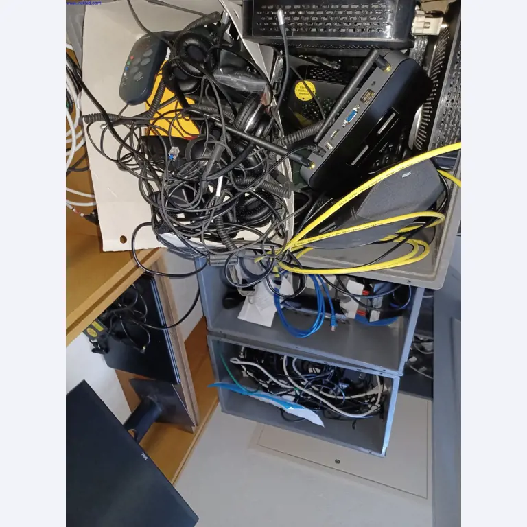 Machines of a lighting manufacturer for metalworking with accessories, continuous painting system, high-bay racking, industrial trucks, vehicles, IT and office equipment-4