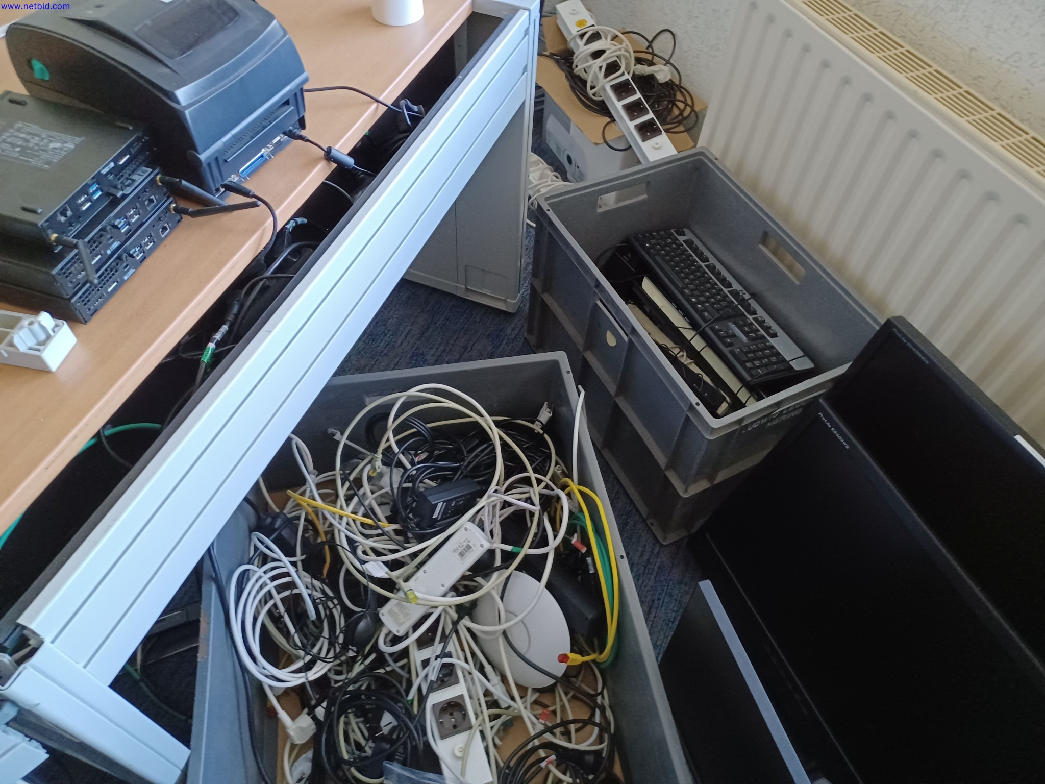 Machines of a lighting manufacturer for metalworking with accessories, continuous painting system, high-bay racking, industrial trucks, vehicles, IT and office equipment-6