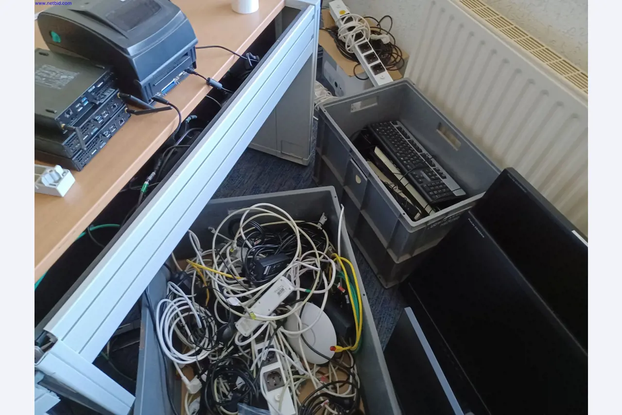 Machines of a lighting manufacturer for metalworking with accessories, continuous painting system, high-bay racking, industrial trucks, vehicles, IT and office equipment-6