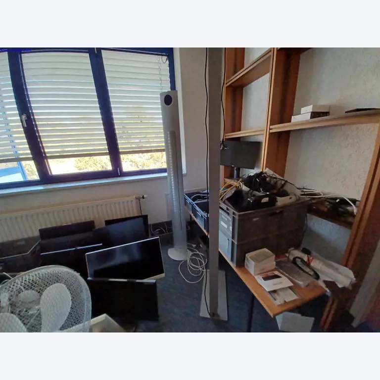 Machines of a lighting manufacturer for metalworking with accessories, continuous painting system, high-bay racking, industrial trucks, vehicles, IT and office equipment-7