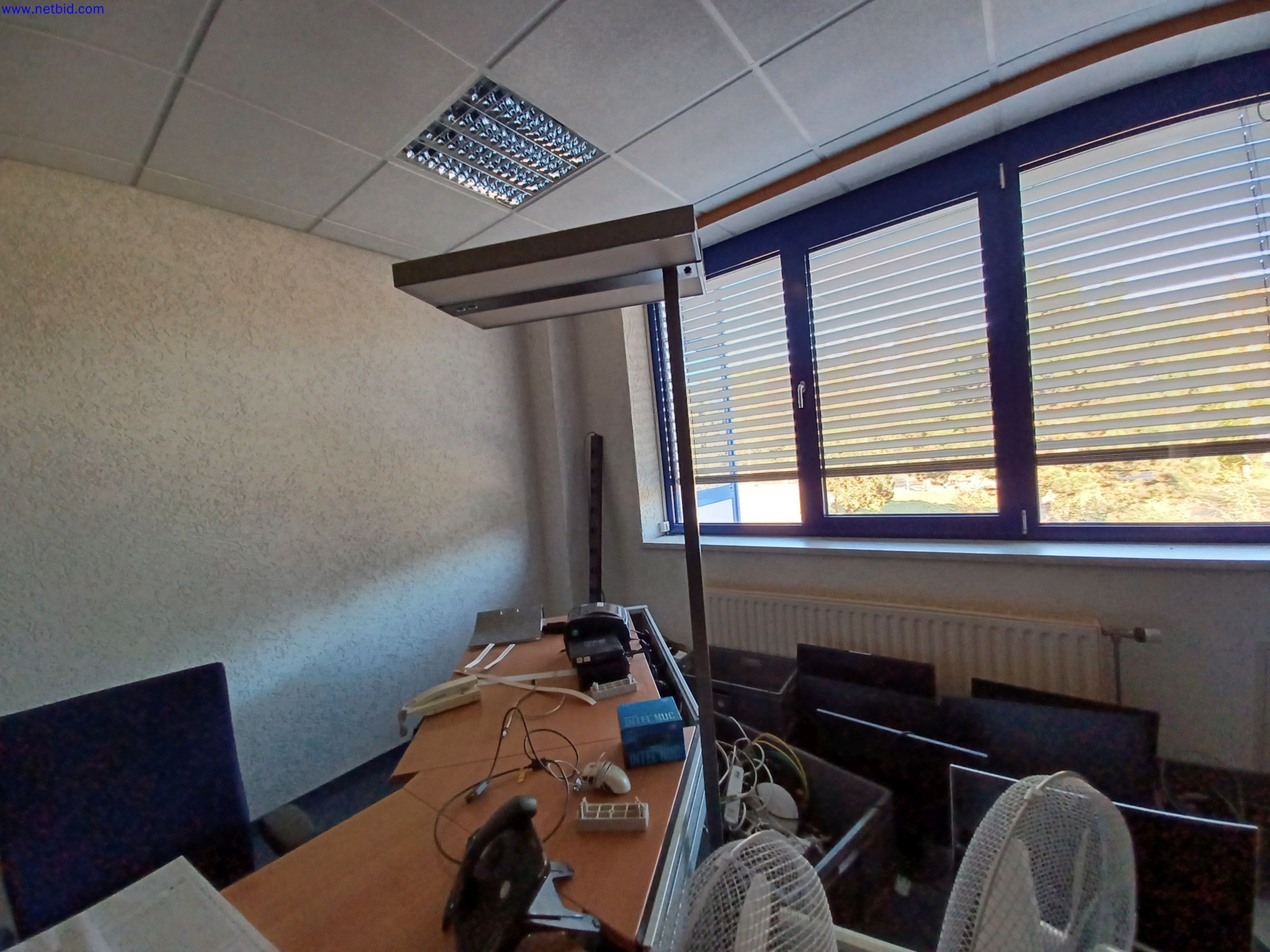 Machines of a lighting manufacturer for metalworking with accessories, continuous painting system, high-bay racking, industrial trucks, vehicles, IT and office equipment-8