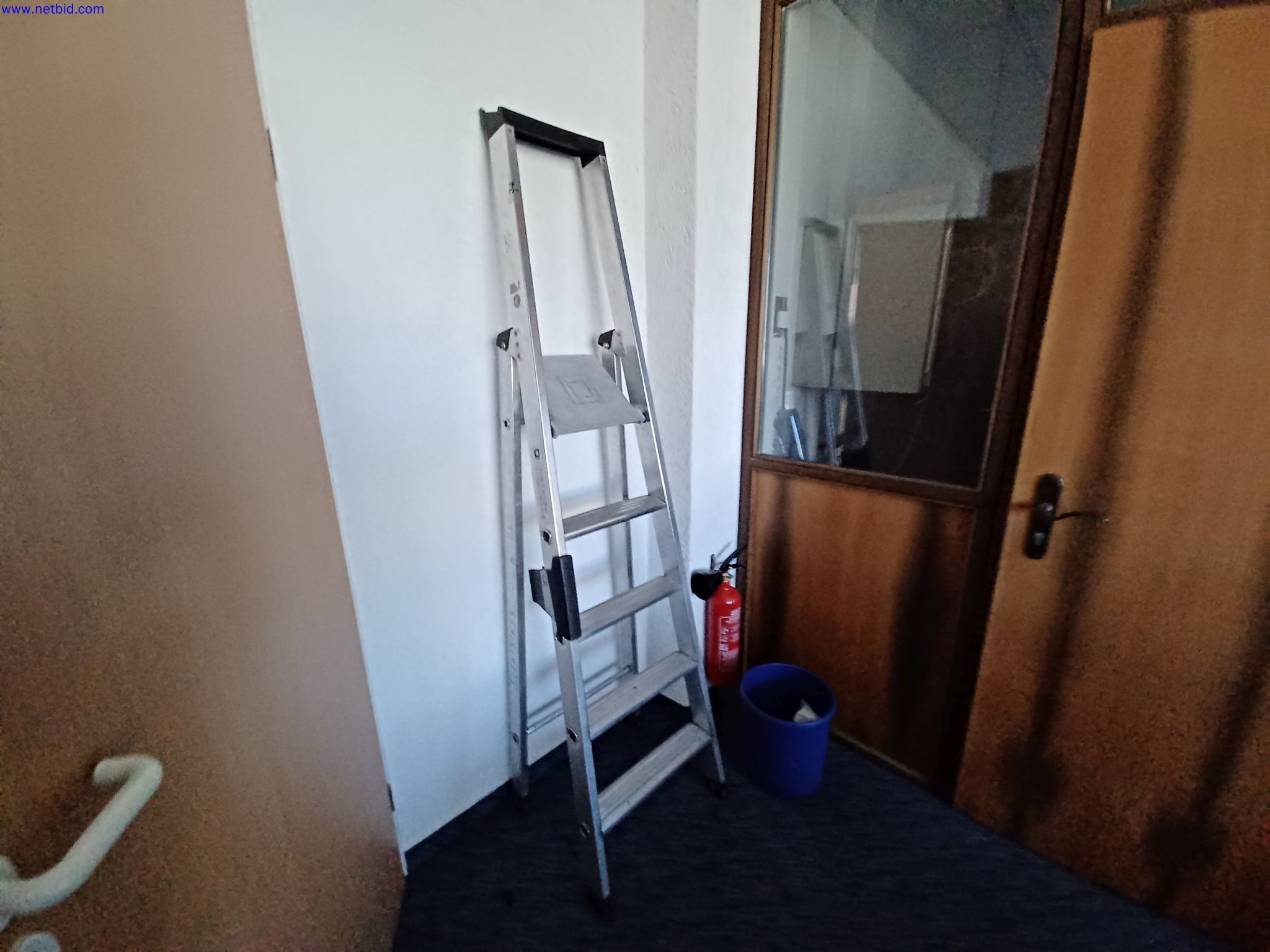 Machines of a lighting manufacturer for metalworking with accessories, continuous painting system, high-bay racking, industrial trucks, vehicles, IT and office equipment-9