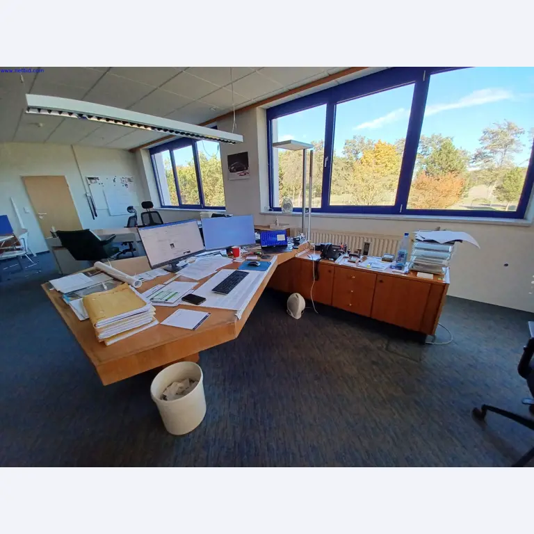 Machines of a lighting manufacturer for metalworking with accessories, continuous painting system, high-bay racking, industrial trucks, vehicles, IT and office equipment-4